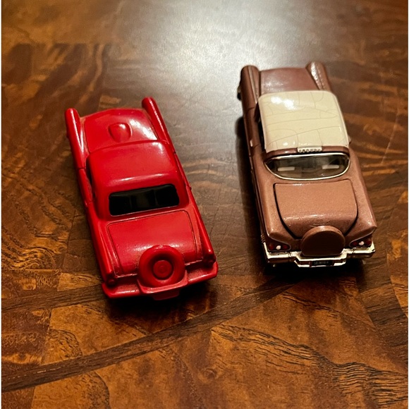 Two toy cars, collectible, Thunderbird and Chevy. 1955 Thunderbird. - Picture 2 of 4
